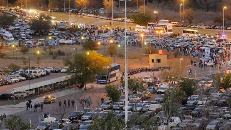 Es estacionamiento en el Kempes.