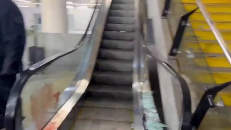 Escalera mecánica colapsó en Buenos Aires.