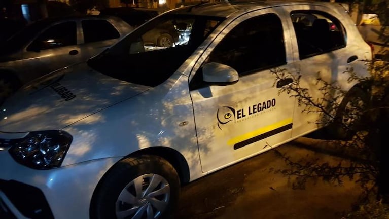 Escándalo en Las Delicias: un vecino atacó, destruyó casas y huyó en un auto de la guardia