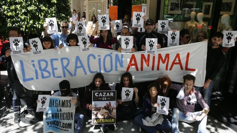 Escrache en el local de lencería de Victoria Vannucci