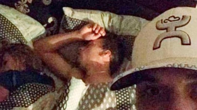 Escrachó a su novia durmiendo con el otro