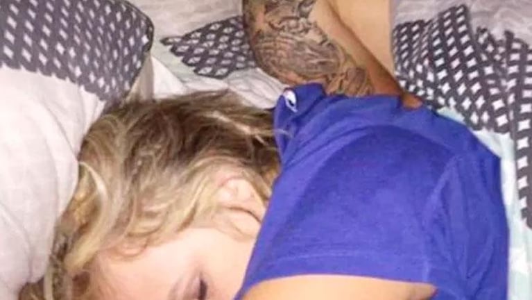Escrachó a su novia durmiendo con el otro