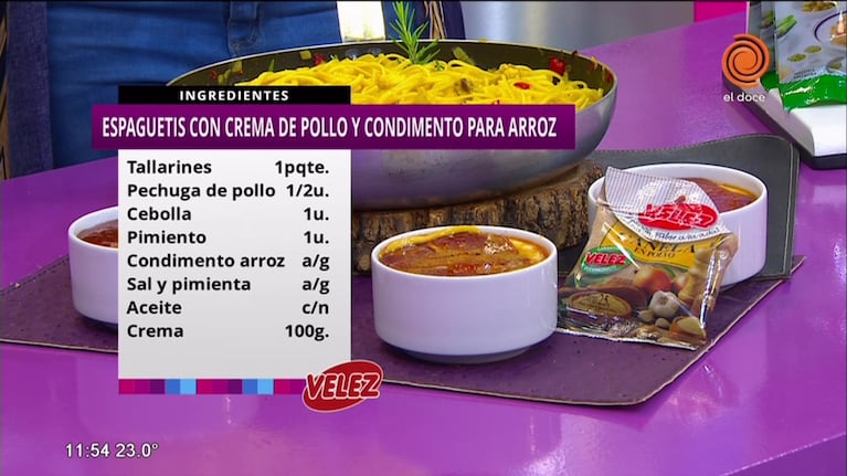 Espaguetis con crema de pollo y condimento para arroz Vélez