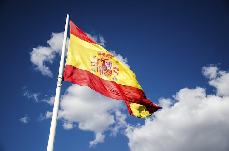 España está ofreciendo oportunidades laborales con beneficios y flexibilidad de requisitos.