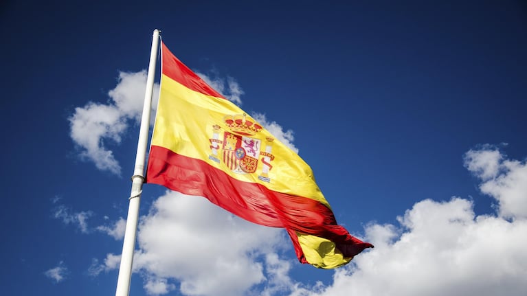 España está ofreciendo oportunidades laborales con beneficios y flexibilidad de requisitos.