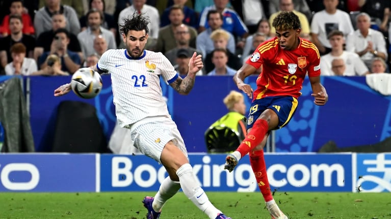 España le ganó con autoridad a Francia en semifinales y pasó a la final del Mundial
