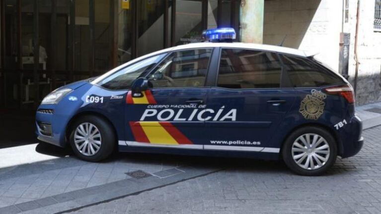 España: los detuvieron por castigar a su hija con una plancha caliente