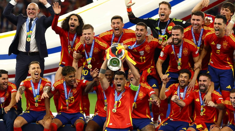 España se consagró campeón de la Eurocopa: le ganó 2-1 a Inglaterra en un partidazo. (Foto: Reuters)