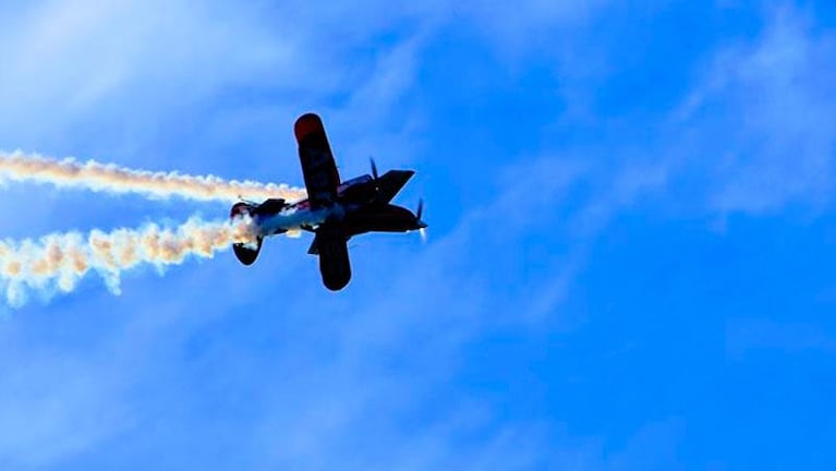 Espectacular cruce de aviones en el Mundial de Paracaidismo en Carlos Paz