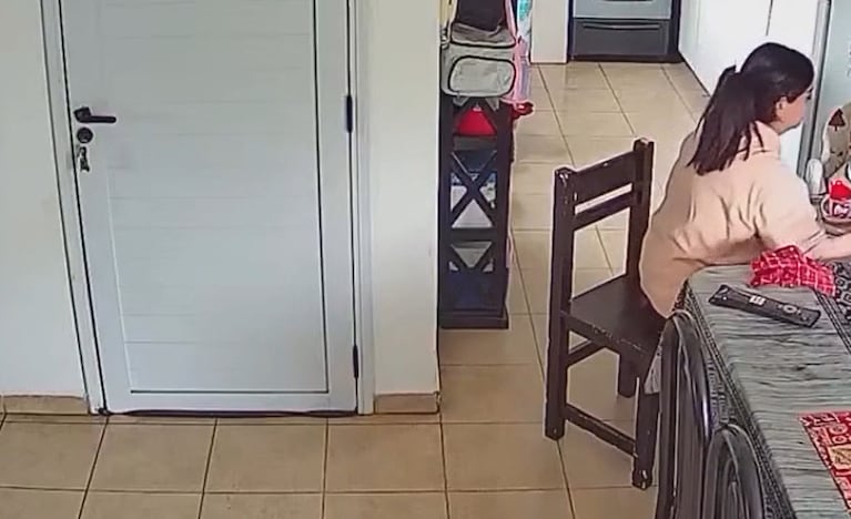 Espeluznante video de una cuidadora que golpeó a una nena en una casa en Córdoba.