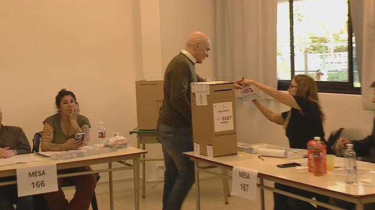 Espert bajó su candidatura tres semanas antes de los comicios.