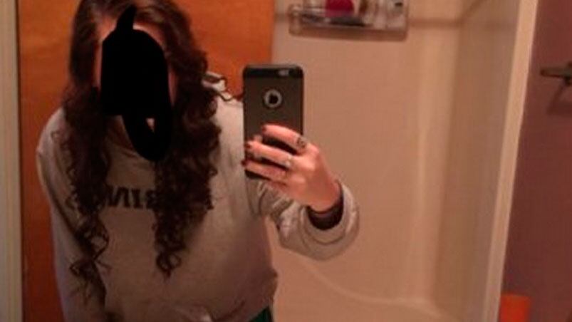 Esta es la foto que la adolescente se sacó frente al espejo. 