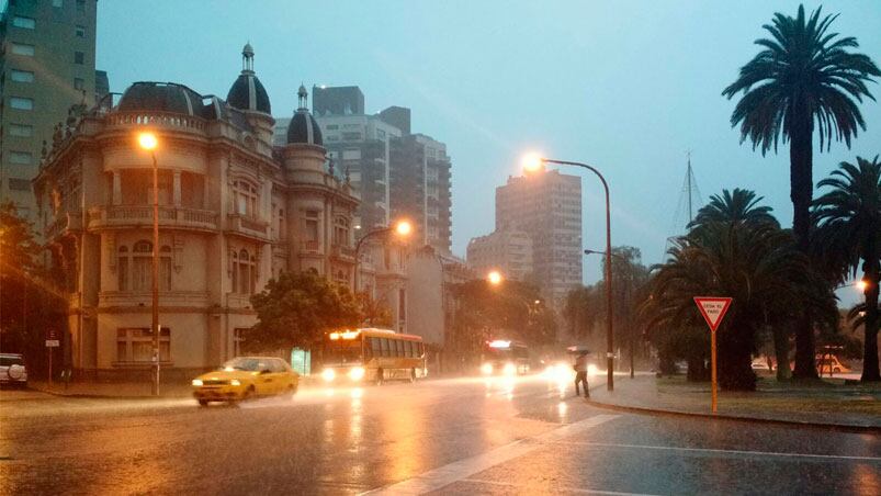 Esta mañana comenzó el temporal en la ciudad. Ahora, emitieron un alerta. Foto: ElDoce.tv