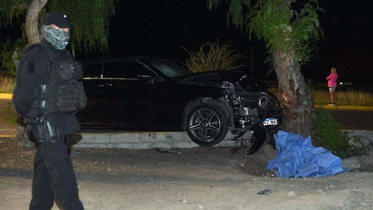 Estaban sentados en el cordón de la vereda y murieron tras ser atropellados por un auto