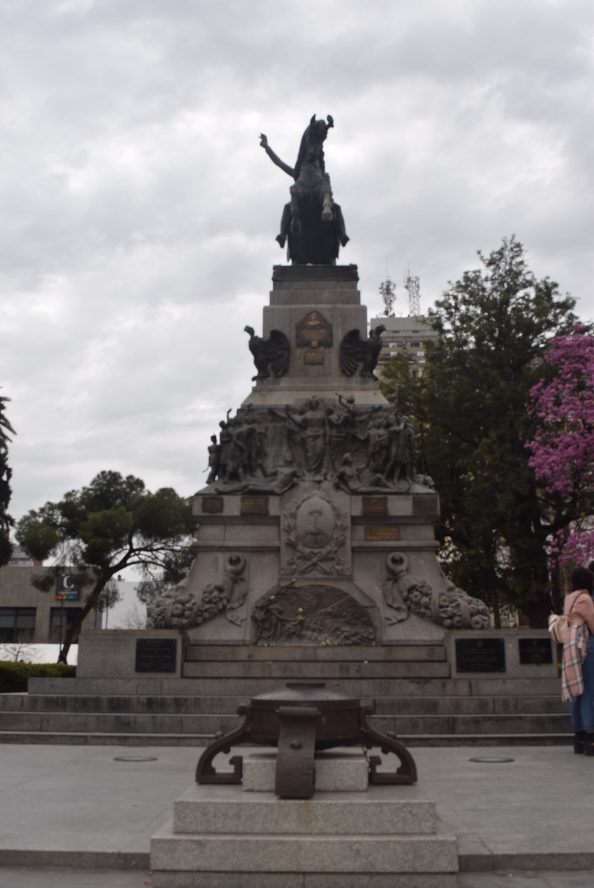 Estatua central en la Plaza San Martín.