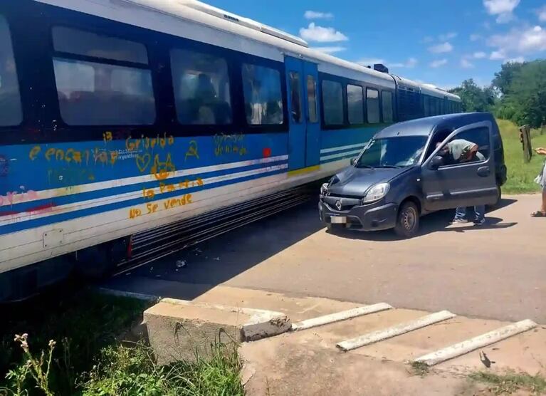 Este domingo al mediodía se registró el segundo choque en 24 horas de el Tren de las Sierras. (Imagen: gentileza La Estafeta Postal). 
