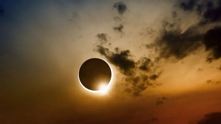 Este fenómeno atraviesa cinco fases principales, desde el inicio hasta la finalización del eclipse.