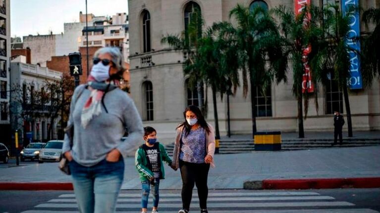 Este jueves reportaron 23.683 casos positivos en todo el país, record por tercer día seguido.