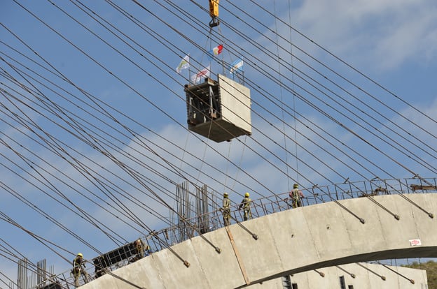 Este lunes se colocaron las piezas centrales para unir las 124 dovelas. Foto: Gobierno de la Provincia.