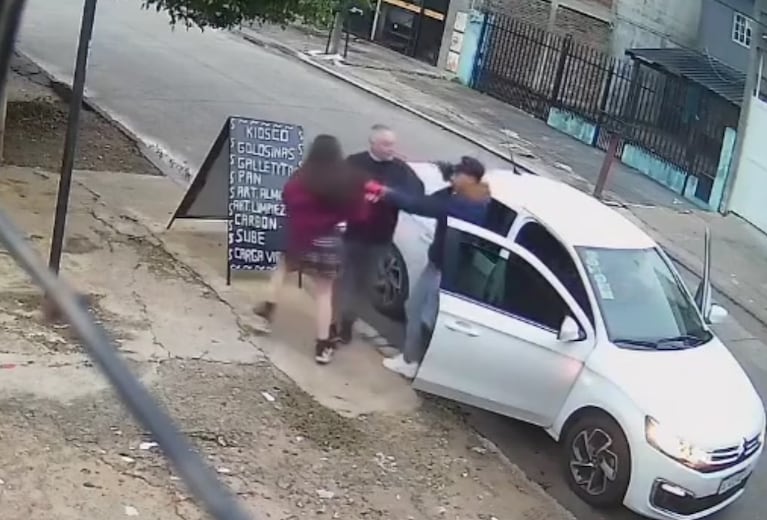 Estremecedor: encañonaron a una nena de 13 años frente a su papá para robar un auto y un celular