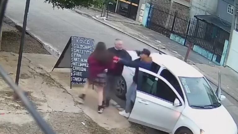 Estremecedor: encañonaron a una nena de 13 años frente a su papá para robar un auto y un celular
