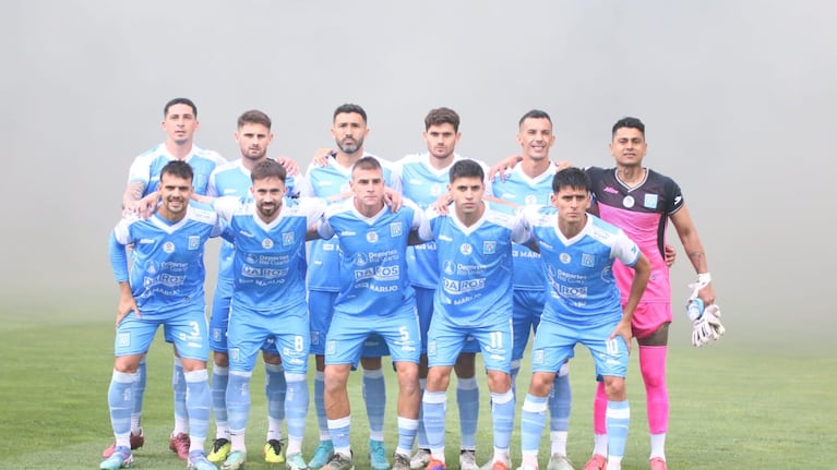 Estudiantes ascendió a Primera.