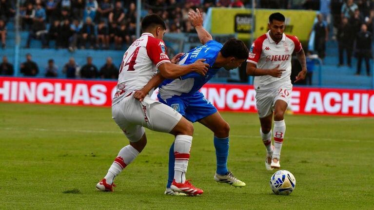 Estudiantes contra Huracán en Río Cuarto.