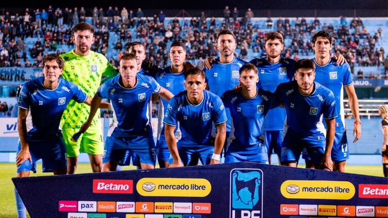 Estudiantes de Río Cuarto explicó la decisión de apartar a jugadores del plantel profesional.