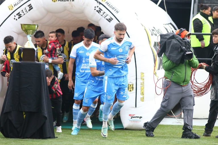 Estudiantes de Río Cuarto juega la final contra Deportivo Madryn.