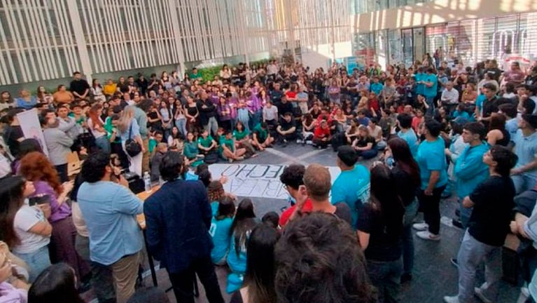 Estudiantes decidieron tomar la Facultad de Derecho de la UNC.