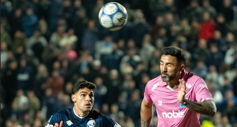 Estudiantes perdió con Independiente Rivadavia.