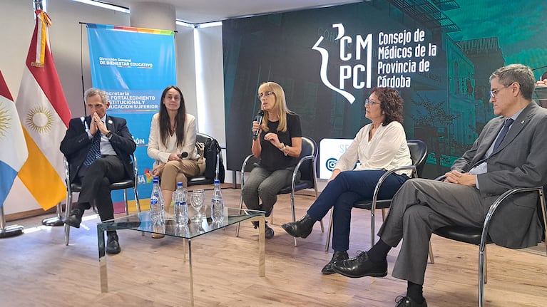 Estudiantes secundarios y universidades, reunidos por el Consejo de Médicos