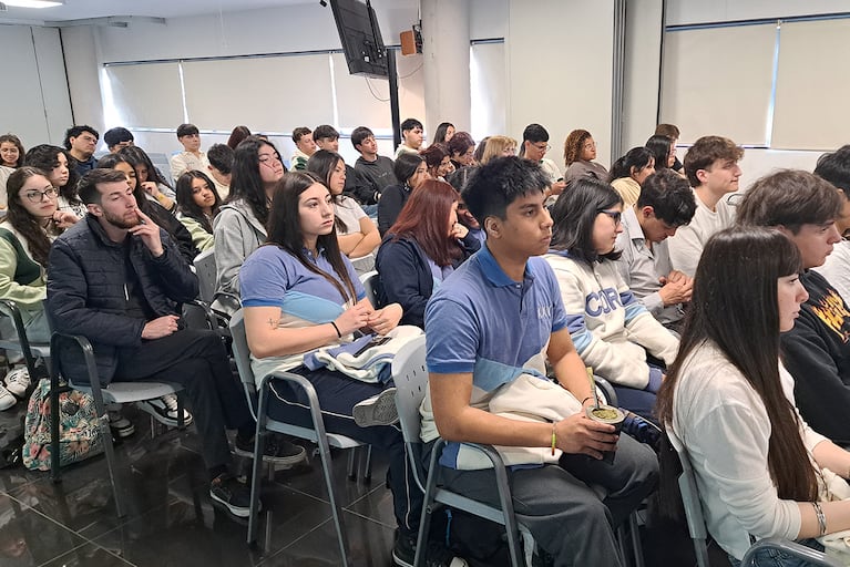 Estudiantes secundarios y universidades, reunidos por el Consejo de Médicos