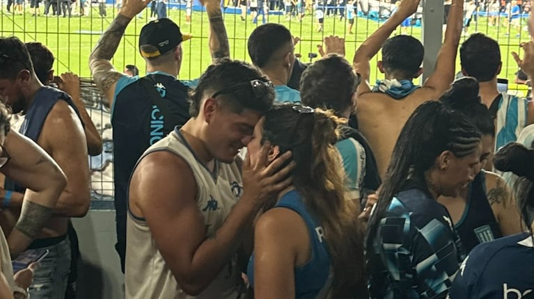 Estuvieron de novios siete años, se separaron y se encontraron en la final de Racing. (Foto: X/@Nuzbelito)