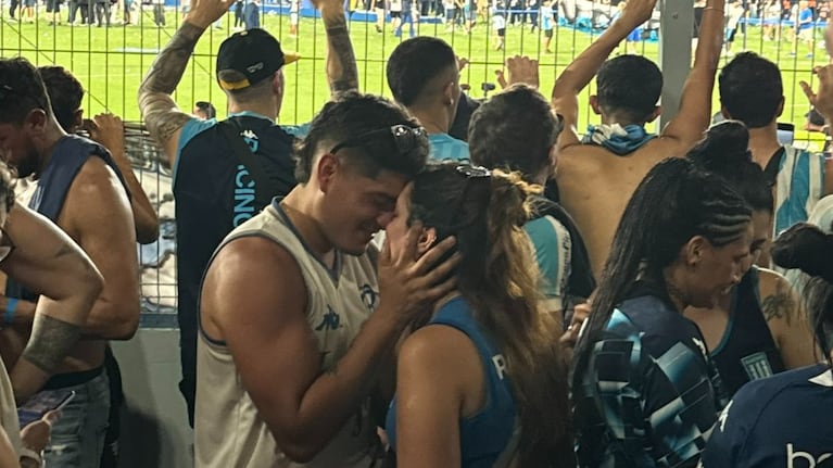Estuvieron de novios siete años, se separaron y se encontraron en la final de Racing. (Foto: X/@Nuzbelito)