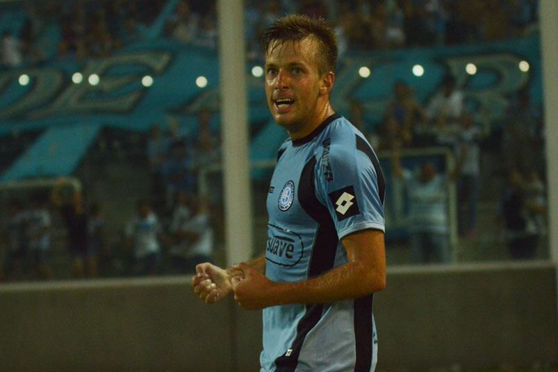 Etevenaux clavó dos golazos para Belgrano ante River. Foto: Lucio Casalla / ElDoce.tv.