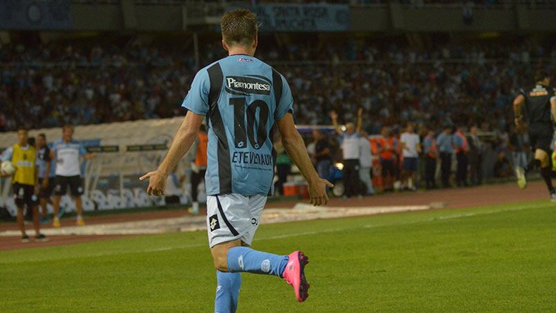 Etevenaux clavó dos golazos para Belgrano ante River. Foto: Lucio Casalla / ElDoce.tv.