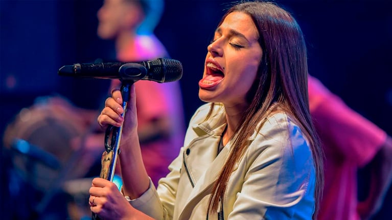 Euge Quevedo es la elegida para cantar el Himno junto a la Scaloneta.