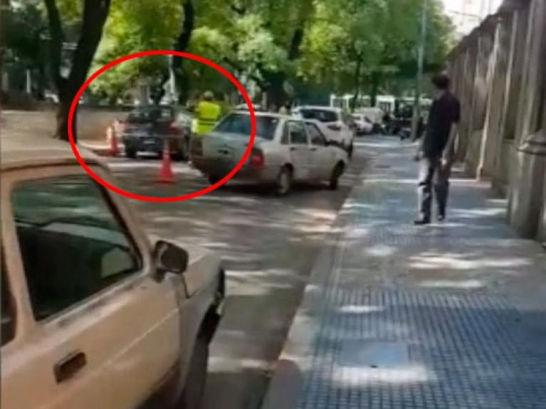 Evadió un control en La Cañada y casi atropella a inspectores