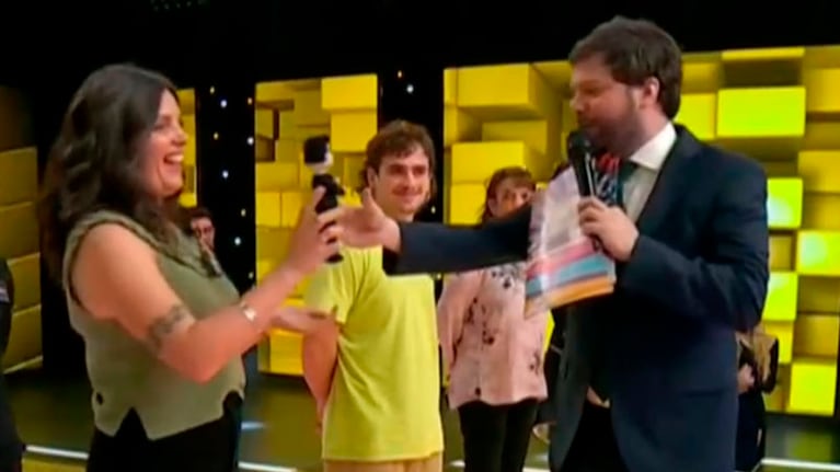 Evelyn le regaló un muñeco de Guido Kaczka a ¡Guido Kaczka!