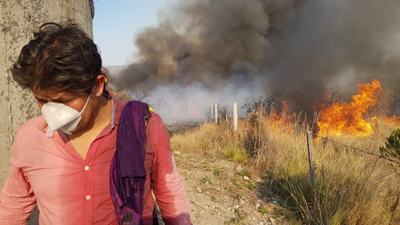 Evitar que el fuego llegue a zonas pobladas, una prioridad en medio del drama.