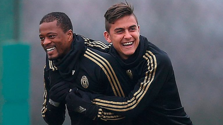 Evra y Dybala se hicieron grandes amigos en Juventus.