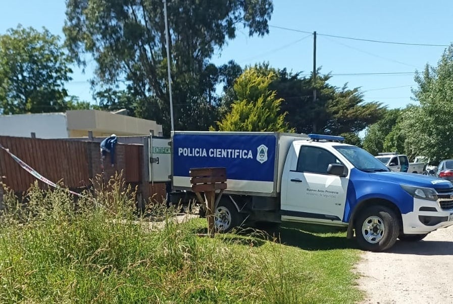 Exagente de la policía mató a un ladrón e hirió a otro.