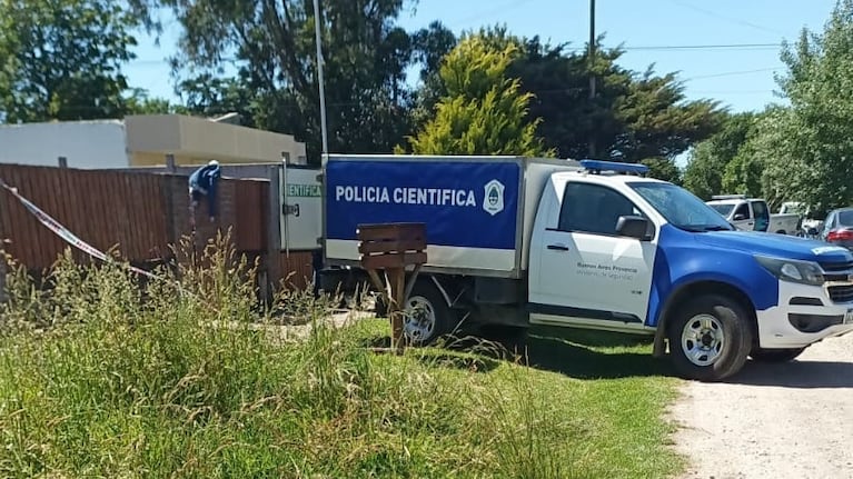 Exagente de la policía mató a un ladrón e hirió a otro.