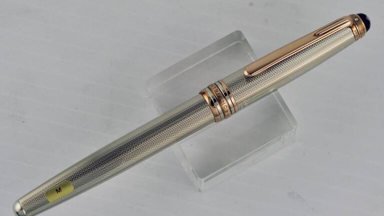 Exclusiva. La lapicera Mont Blanc Silver desató la polémica en Chubut.