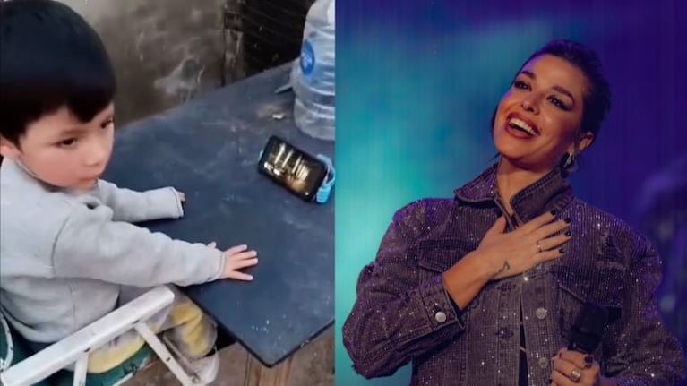 Exequiel disfrutando de su música favorita en casa.