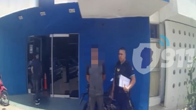 Exhibía sus genitales en escuelas y paradas de colectivo de Córdoba y lo detuvieron