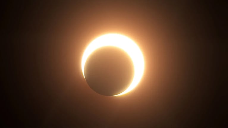 Expectativa por el eclipse solar más extenso del siglo.