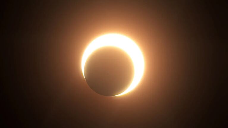 Expectativa por el eclipse solar más extenso del siglo.