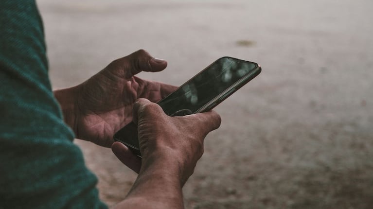 Explicaron qué significa usar el celular en silencio. (Foto: Unsplash/Kamal Uddin Dk)